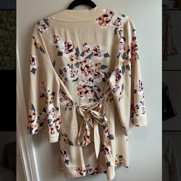 Kimono - Picture 2 of 2